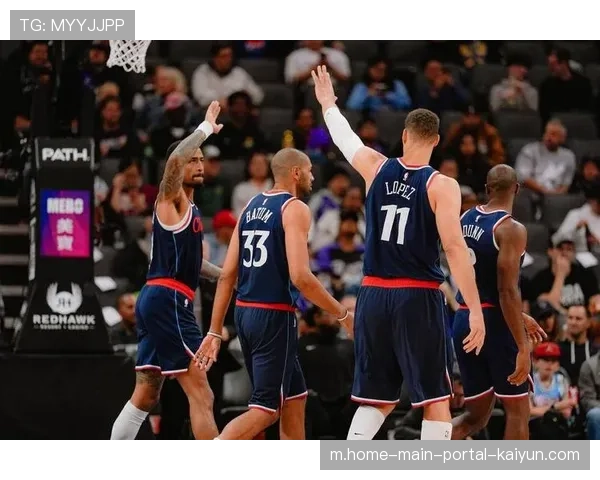 快船启用大洛拉开空间 科林斯琼斯在莱昂纳德身边打出高效